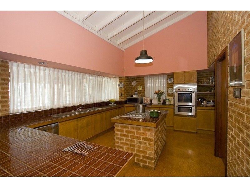 11 Arnold Crescent, Kardinya WA 6163