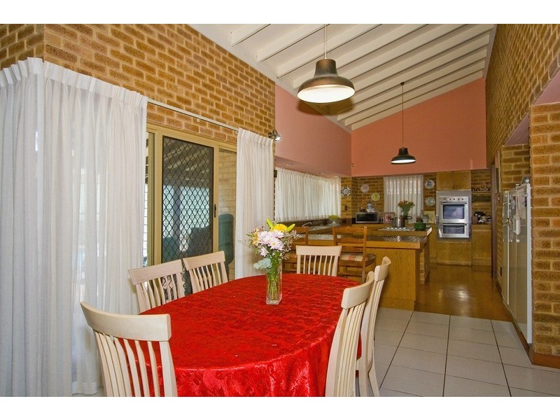 11 Arnold Crescent, Kardinya WA 6163