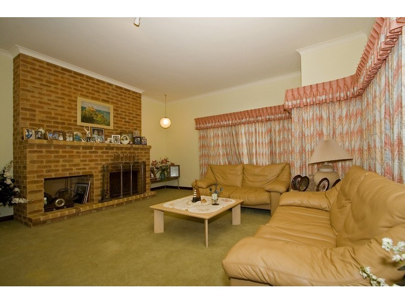 11 Arnold Crescent, Kardinya WA 6163