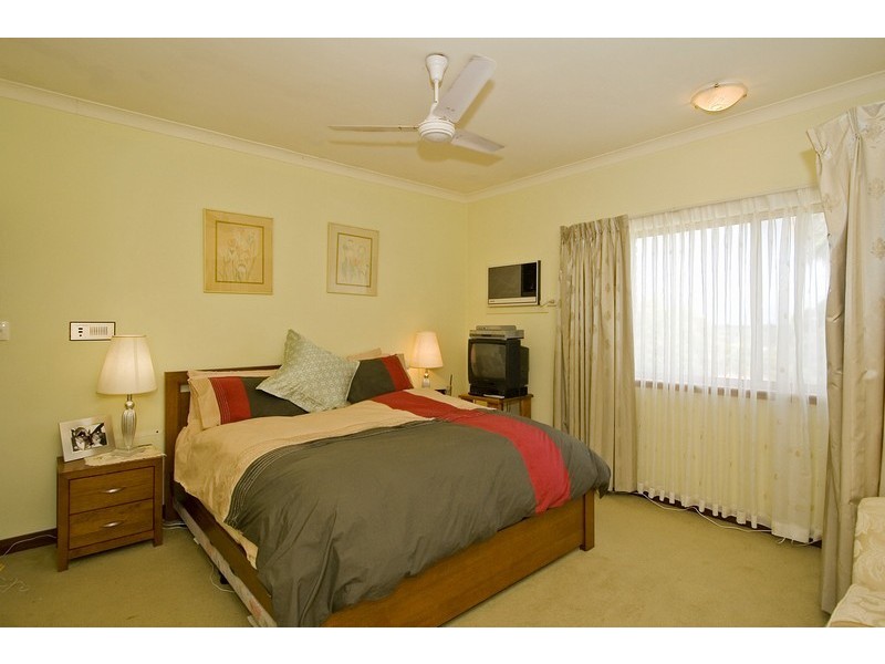 11 Arnold Crescent, Kardinya WA 6163