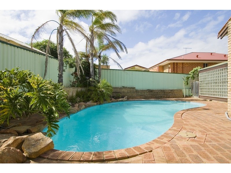 11 Arnold Crescent, Kardinya WA 6163