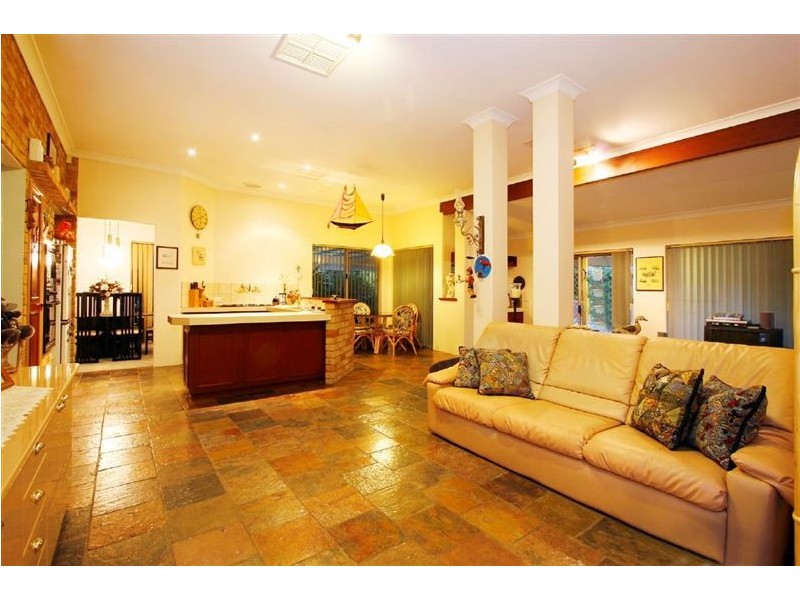 37 Sellenger Ave, Samson WA 6163