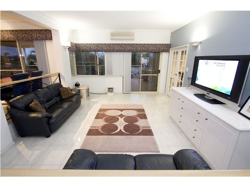 63 Anglesey Drive, Kardinya WA 6163