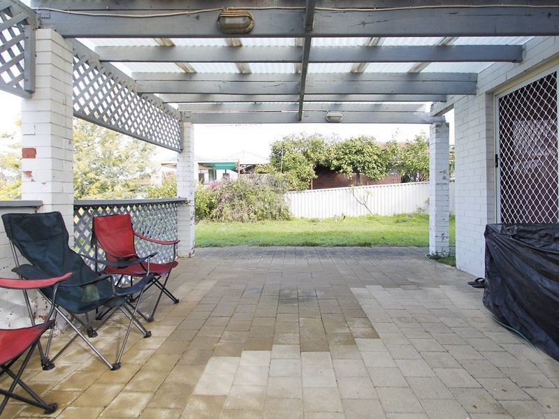 10 Davies Crescent, Kardinya WA 6163