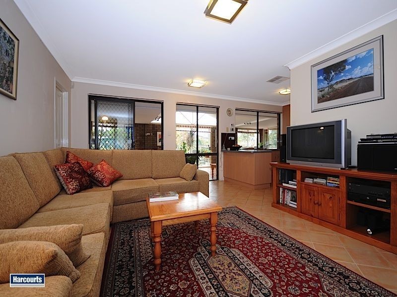 9 Du Maurier Road, North Lake WA 6163