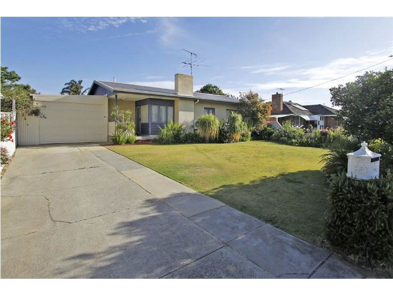 15 Treeby Street, Coolbellup WA 6163