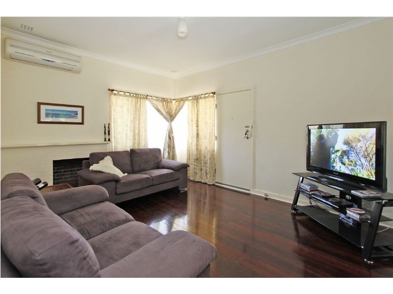 15 Treeby Street, Coolbellup WA 6163