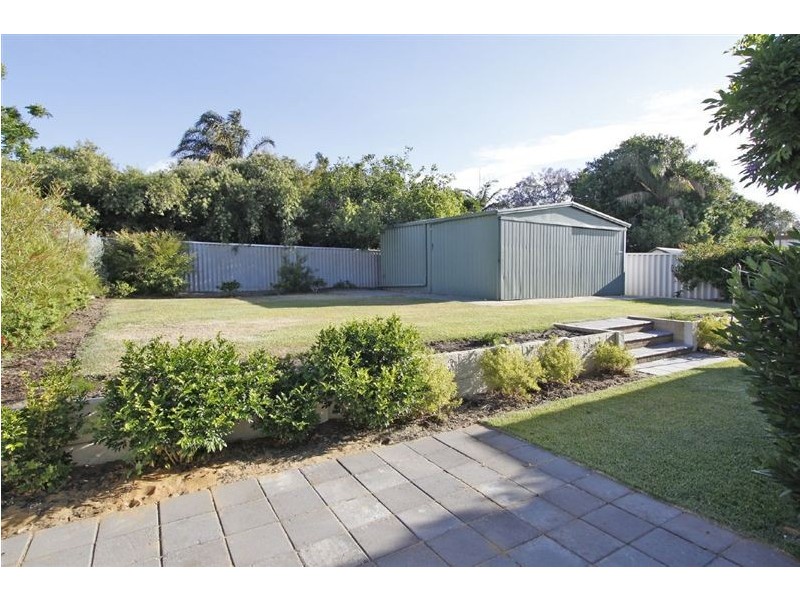 15 Treeby Street, Coolbellup WA 6163