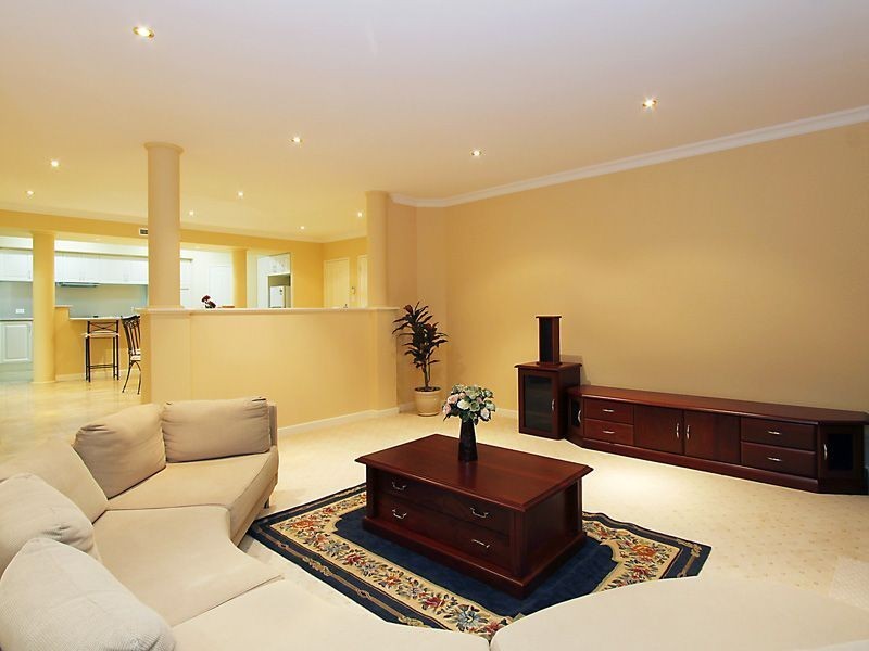 2 Baton Rouge Drive, Mindarie WA 6030