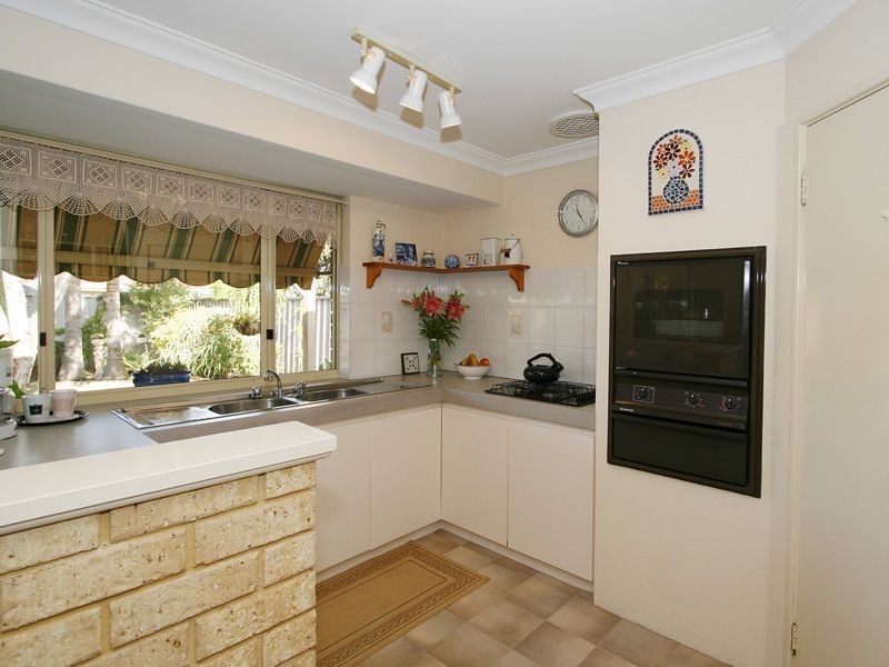 12a Somerset Rise, Kardinya WA 6163