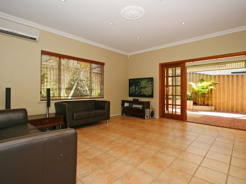 1 Curtis Road, Melville WA 6156