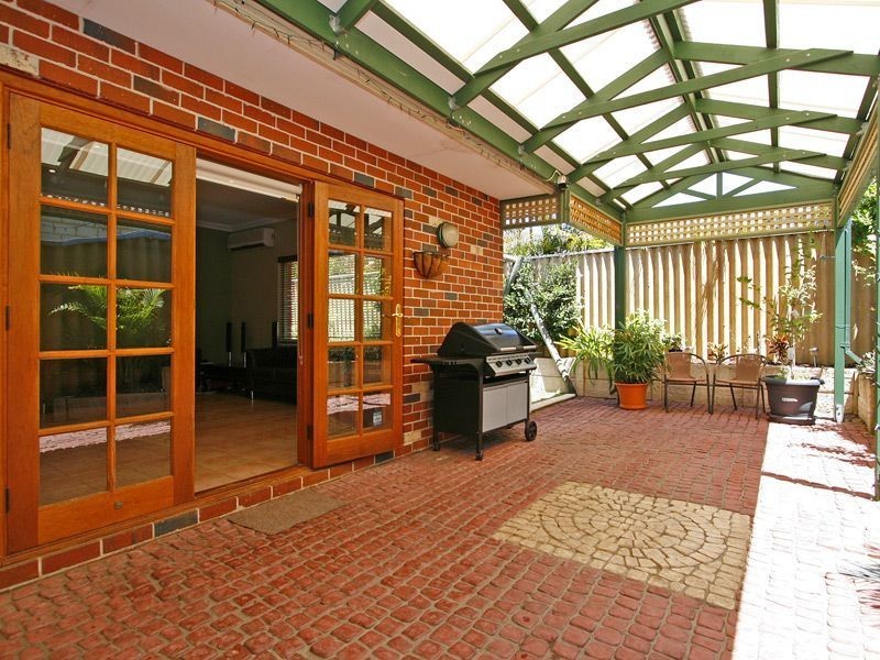 1 Curtis Road, Melville WA 6156