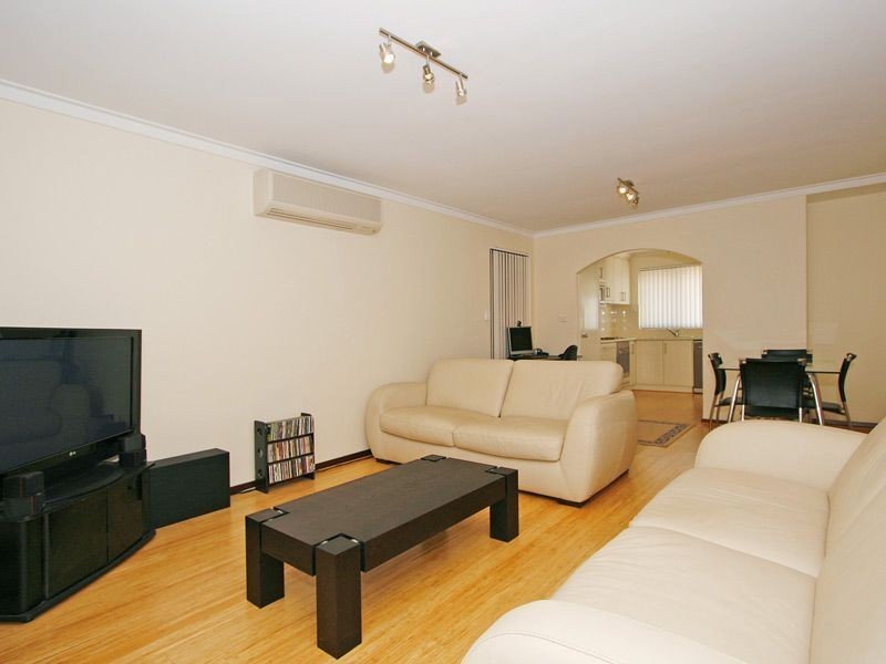 8/90 Gilbertson Road, Kardinya WA 6163