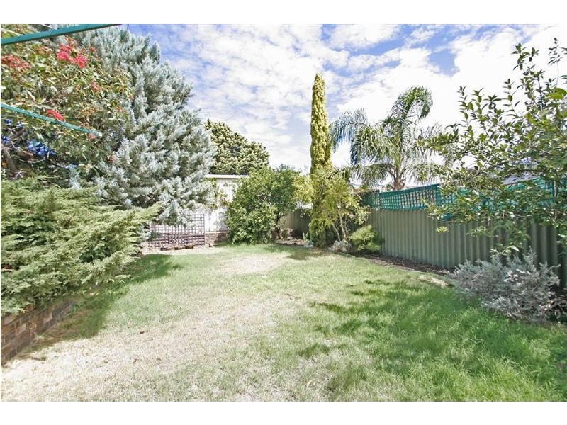 25 Hanrahan Loop, Kardinya WA 6163