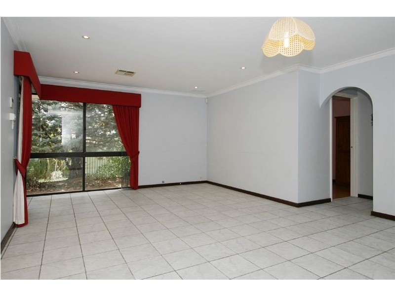 25 Hanrahan Loop, Kardinya WA 6163