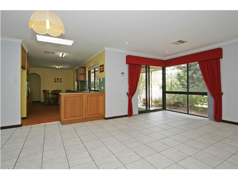 25 Hanrahan Loop, Kardinya WA 6163