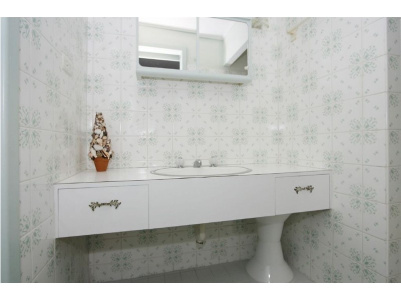 12 Shelshaw Street, Melville WA 6156