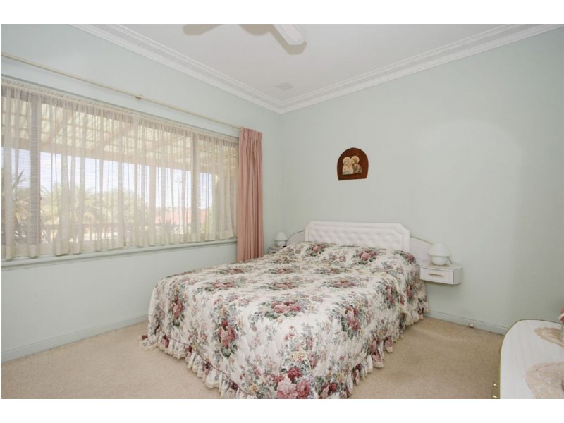 12 Shelshaw Street, Melville WA 6156