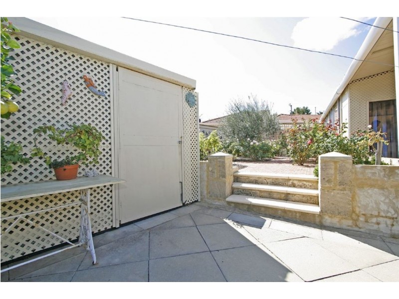 12 Shelshaw Street, Melville WA 6156