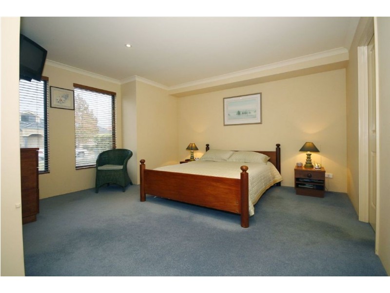 43 Peterborough Circle, North Lake WA 6163