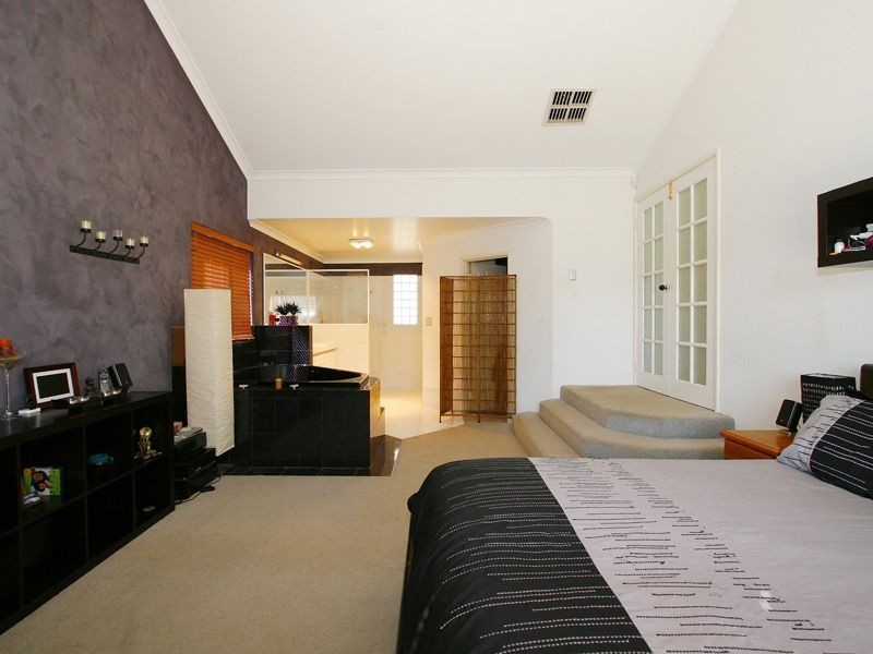7 James Road, Kardinya WA 6163