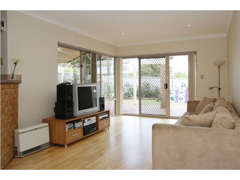 27 Underwood Grove, Kardinya WA 6163