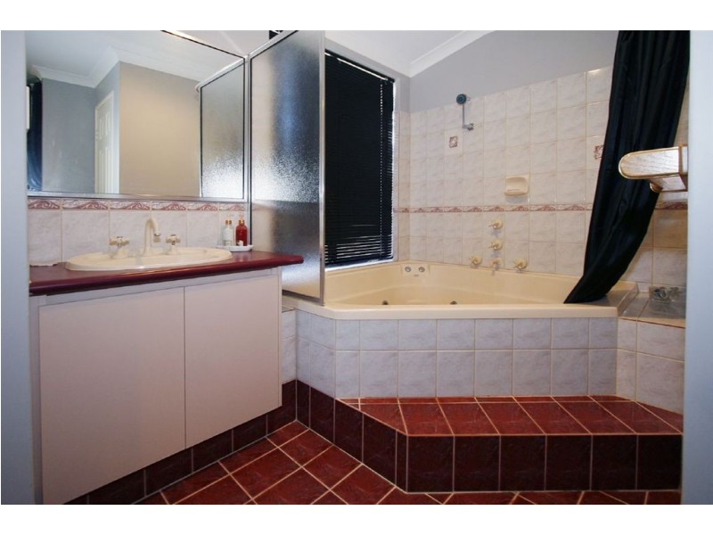 240 Amherst Road, Canning Vale WA 6155