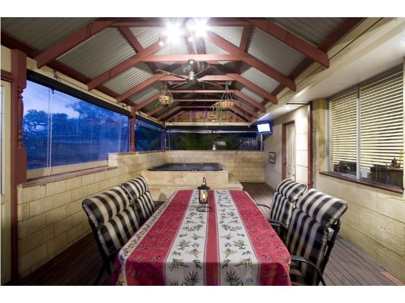 1/13 Anglesey Drive, Kardinya WA 6163