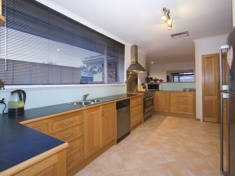 40 McBeth Way, Kardinya WA 6163