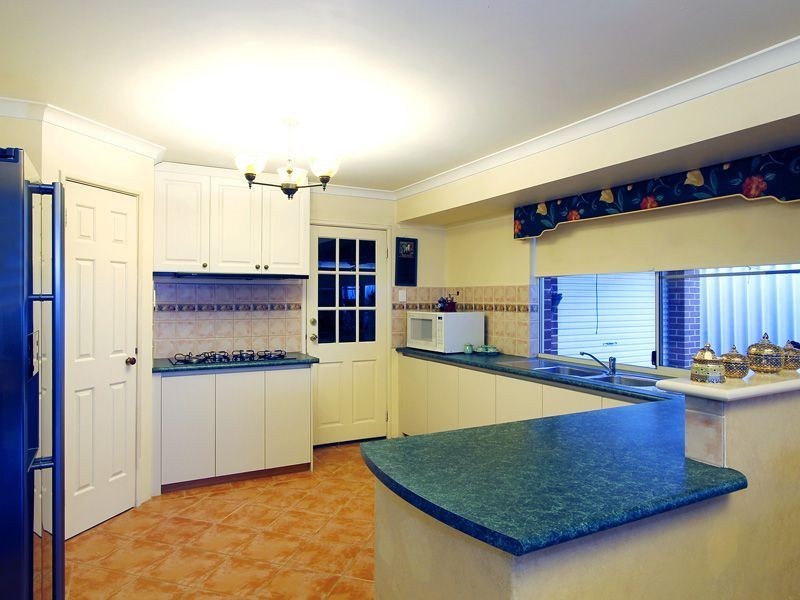 14 Aylesbury Close, Jandakot WA 6164