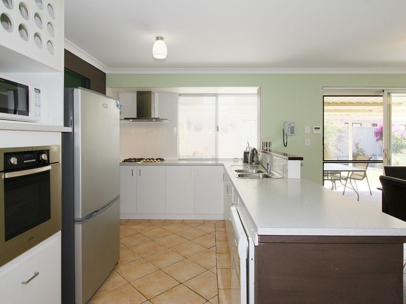 37 Marshwood Retreat, Bibra Lake WA 6163