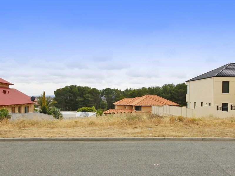 15 Battye Road, Kardinya WA 6163
