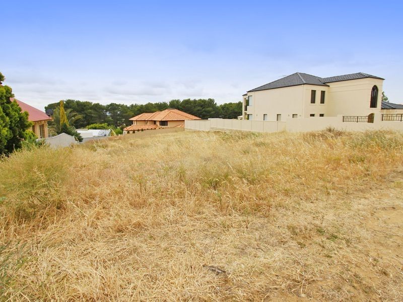 15 Battye Road, Kardinya WA 6163