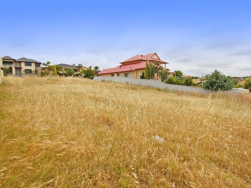 15 Battye Road, Kardinya WA 6163