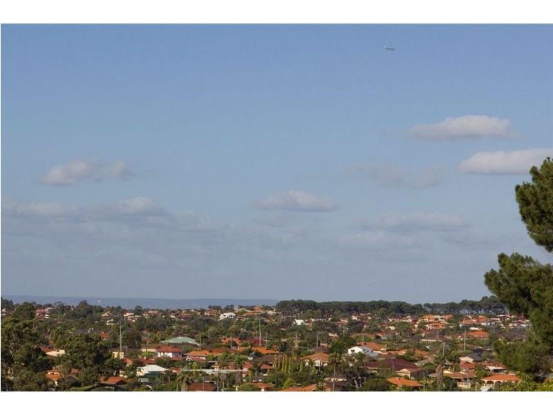 15 Battye Road, Kardinya WA 6163