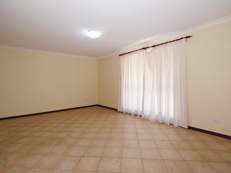 6 Twain Close, Munster WA 6166