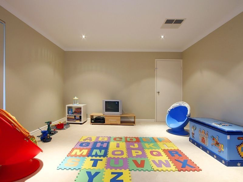 1 Admiralty Road, Canning Vale WA 6155