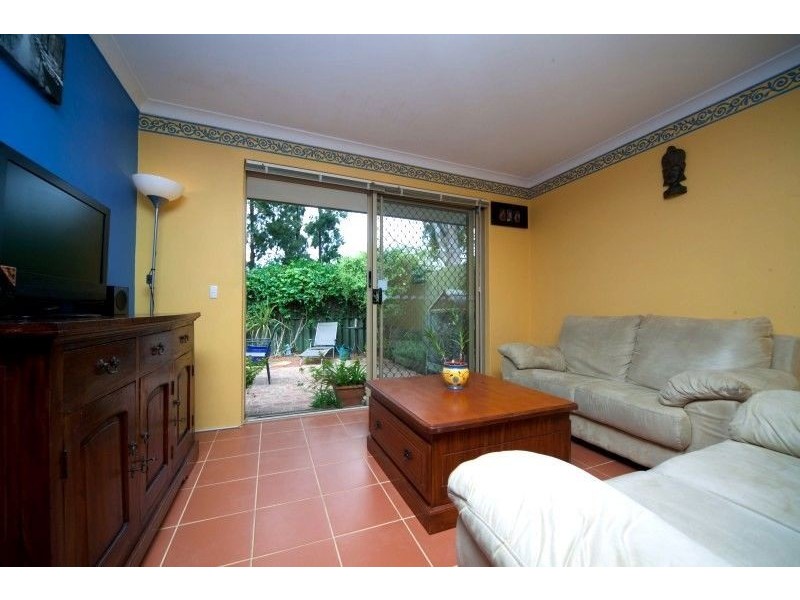 8/35 Winnacott Street, Willagee WA 6156