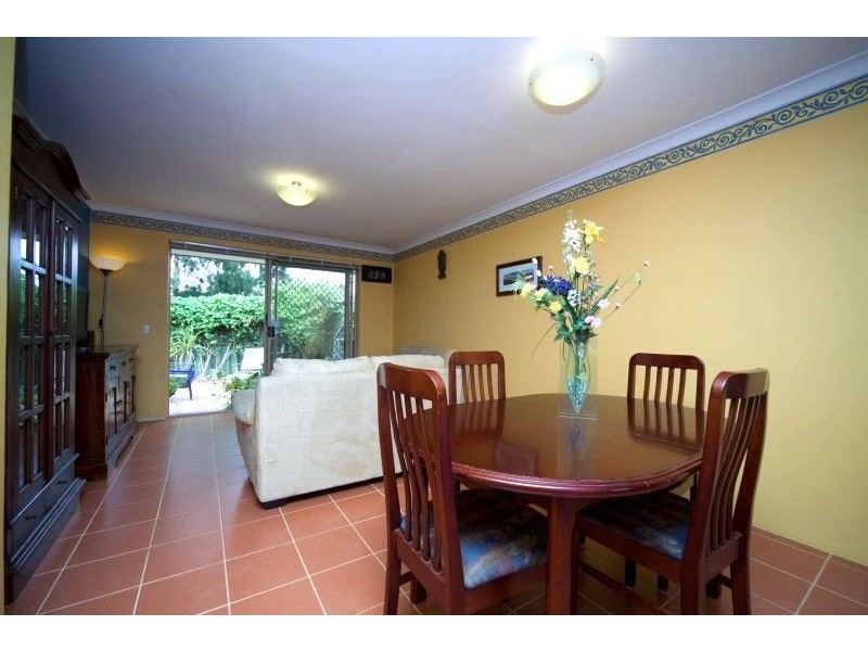 8/35 Winnacott Street, Willagee WA 6156