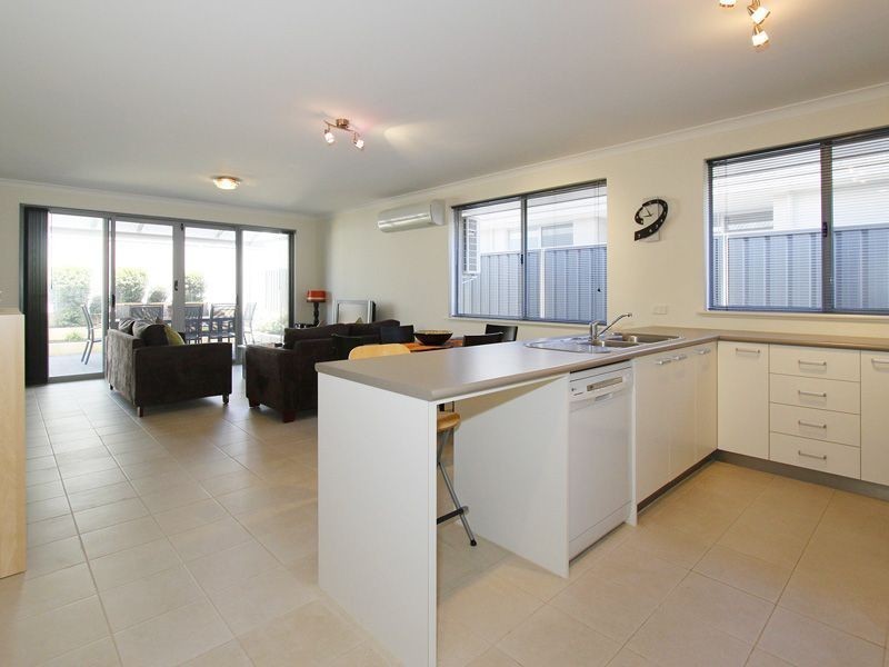 32 Leontes Way, Coolbellup WA 6163