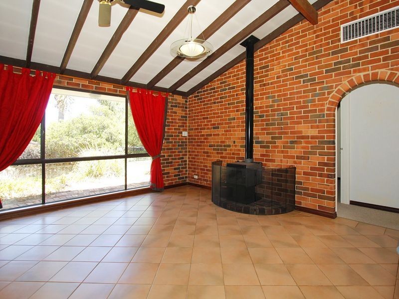 16 Barclay Road, Kardinya WA 6163