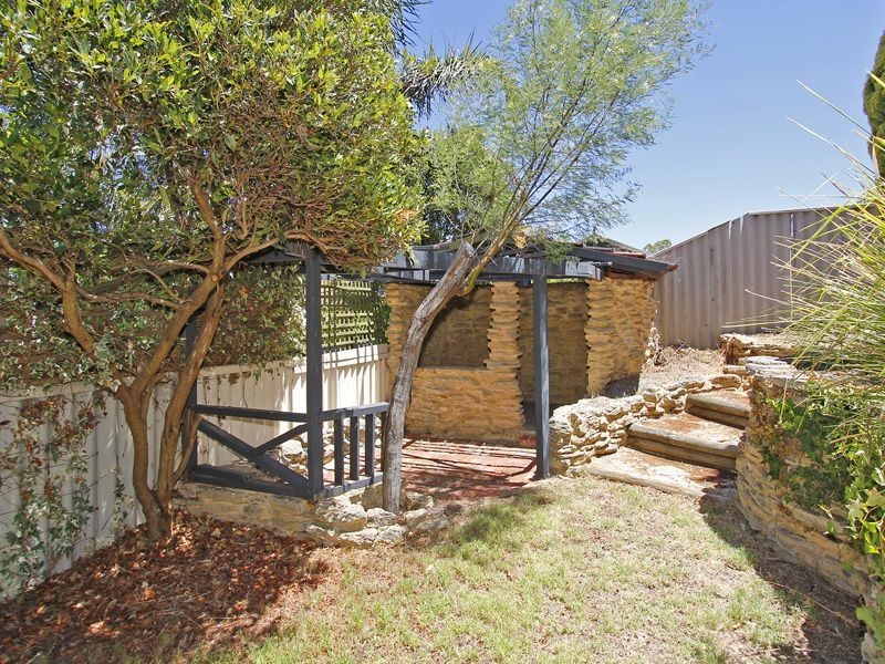 16 Barclay Road, Kardinya WA 6163