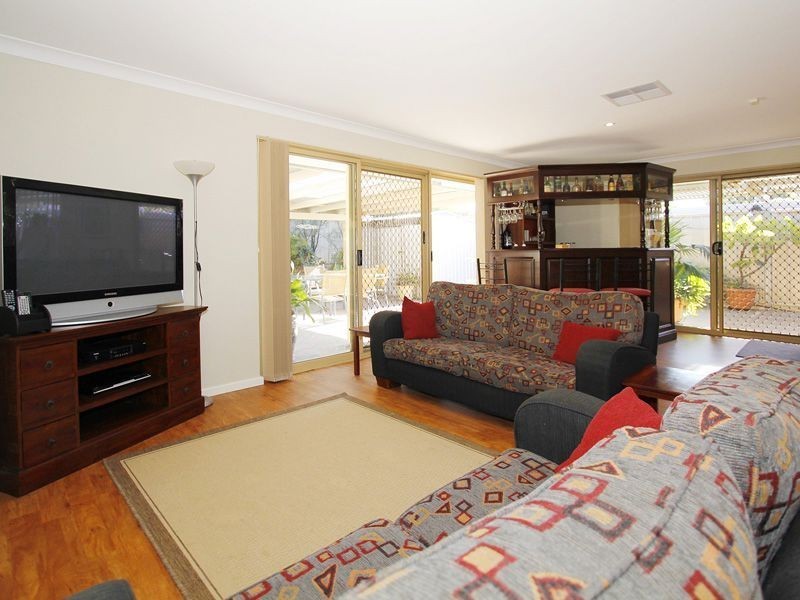 24 Sowden Drive, Samson WA 6163