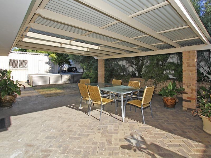 24 Sowden Drive, Samson WA 6163