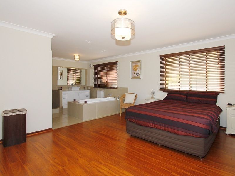 1 Hanrahan Loop, Kardinya WA 6163