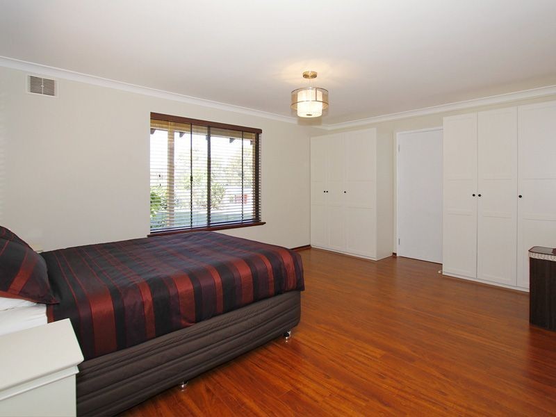 1 Hanrahan Loop, Kardinya WA 6163