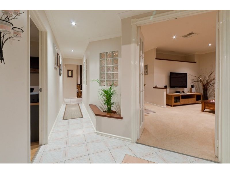 35 Kingston Place, Kardinya WA 6163