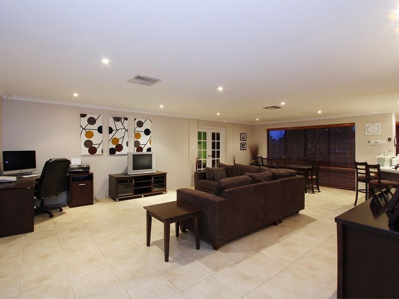 23 Annois Road, Bibra Lake WA 6163