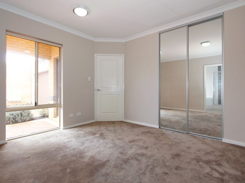4/5 Oak Street, Cannington WA 6107