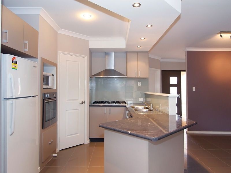 4/5 Oak Street, Cannington WA 6107